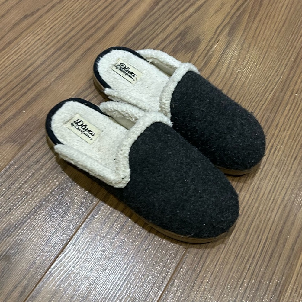 Dearfoams Black Fuzzy Slippers